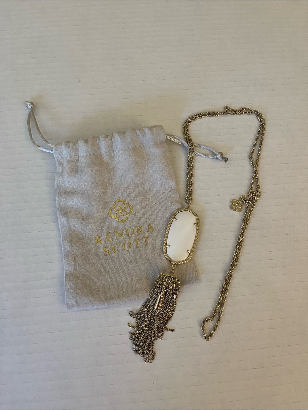 Kendra Scott Rayne- Mother of Pearl Oval Stone